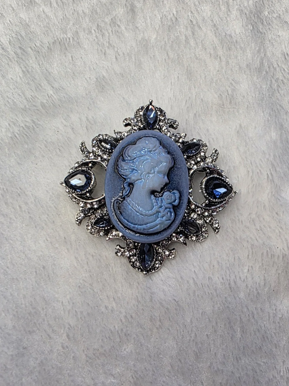 Vintage-Inspired Blue Cameo Brooch with Dark Blue Accents